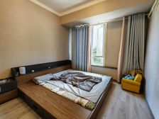 金科洋房:精装两室,带品牌家具家电,拎包入住。