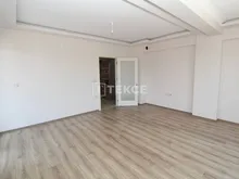 靠近亚洛瓦海滩和所有设施的房地产