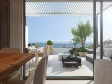 西班牙卡萨雷斯(Casares)控住宅区内的海景公寓