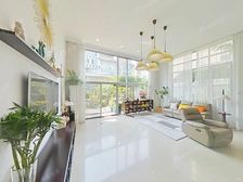 门前是小河流,三边大花园,满五V1税少,自住,看房方便