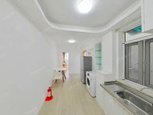 近梅岭北路100米,交通方便,精装修,南北两房,采光好,诚售