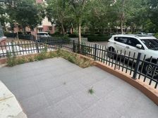 这个小区的景色相当漂亮,28.8万一楼新装2居室,还能看湖