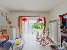 东坝奥园一期紧邻地铁口,万达,室内面积大,满五年一套带储物间