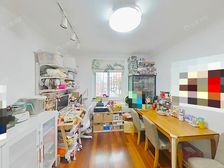 必看好房,精装修,中间楼层,带固定充电桩和车位,诚心出售