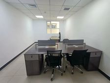 东四环四惠东地铁50米 锦裕写字楼45平精装遗留带家具出租