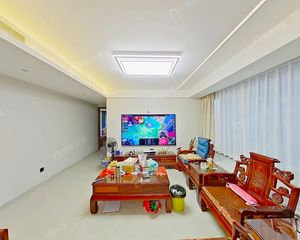上城区次新小区,地铁口 129平 横厅边套 4房两卫
