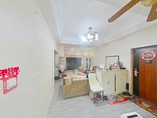 内环 精装修 拎包入住带天井20平左右 业主置换新房 诚心卖