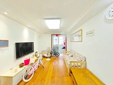 新上精装两房,房东已搬家空置,看房方便有钥匙,看中可谈