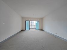 观音桥商圈 华新街轻轨出口 板式大结构 朝南 看中庭 推荐!