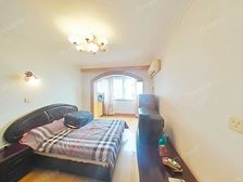 中间楼层,一梯两户,南北通透,小区花园位置