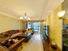 本小区曾获得白玉兰奖,绿色氧吧,闹中取静,人车分流,栋距宽