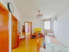 前滩旁,6号灵岩南路站200米,全明户型,看房方便楼层好,靠