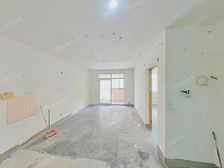 标准两房,距/离农贸市场和地/铁口200米,南进门,无遮挡