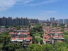 次顶楼,正看小区花园!买入即可装修,有钥匙