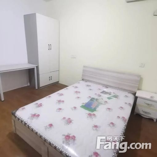 可月付,市立三院。地铁站口,坝王路万象东方