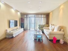 门口,精装修3房,业主急售