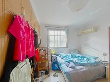 清涧六街坊,中间楼层,眼光刺眼,周边配套成熟。