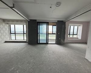 铂翠湾5室2厅3卫南朝向900.0万元/套出售