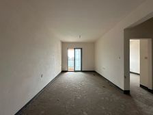 照母山0距离商圈轻轨书包房。博雅两房 93万 房源保真!