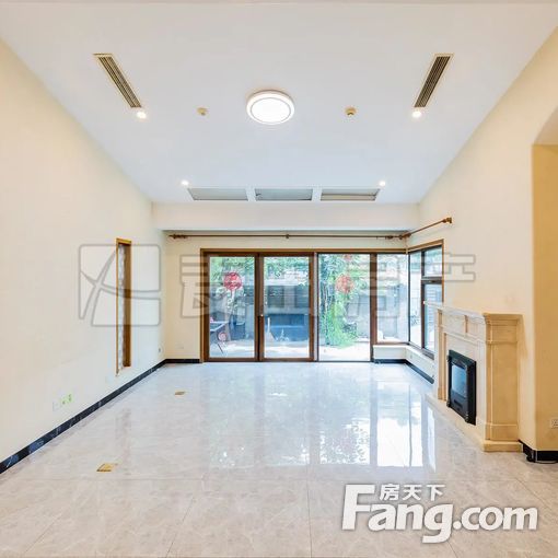 顺义龙湾别墅 精装4居 南向首层 月租3万