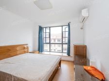 稀缺电梯大复式,有露台,近公园,近地铁,位置相当的安静