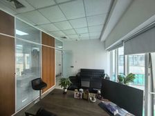 业主直租 精装带家具 含发票 可注册 随时可用 紧邻地铁