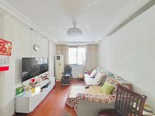 边套一房一厅,居家好楼层,小区中间位置,诚心售,看房方便