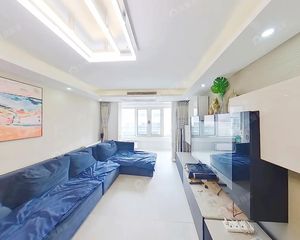 5+6复试,豪装拎包住。不临街不把边,近公园和地铁