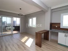 梅尔辛切什梅利海滩附近带泳池的公寓