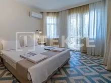 穆拉马尔马里斯精品酒店,拥有 30 间客房和私人海滩