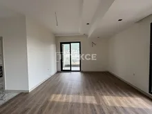 博尔诺瓦(Bornova)带泳池的大型公寓