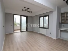 梅尔辛带游泳池的小区建筑内的全新公寓