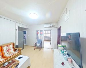 惠新西街小关北里 带电梯大两居 南北通透 客厅可摆放沙发电视