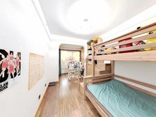 一楼带小院带下跃,190W的精装修,带字母车位