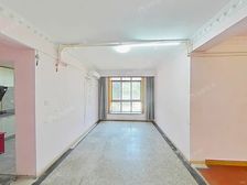 居家优选:物美价廉、户型实用(可做3房2卫),东边套,全明。