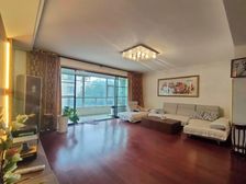 北海 单位房多层好楼层精装四室 带俩车位市府近