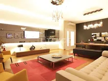 伊斯坦布尔带室外游泳池的公寓