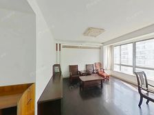 中高区,有一个产权车位另算,看房提前预约。