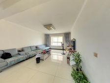 隆安东方明珠 全明带装修三室 满两年 实心出售