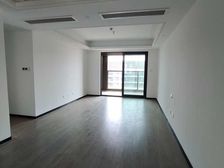 近地铁 有电梯 出行方便 次新房 双卫 精装可拎包入住