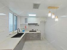 内环内 嘉善路9.12号 电梯中区两房 有装修 满五年方便看