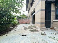 照母山 带花园、地下室的联排别墅,前后较开阔 急售