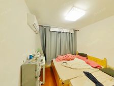 安静位置、一梯两户、中间楼层、双南全明、对面既是力波商业广场