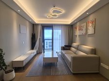 融创云潮中心 99平 房东很诚心出售 看房方便