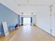 小区中间位置,层高3.1米,宽厅4.8米,商满五,随时看