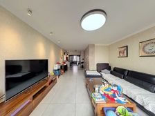 新出 金湖湾 精装四室洋房 中间楼层 带车位 随时验房