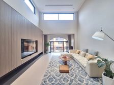 全新装修,带中央空调地暖, 带花园20平方,3车位3露台