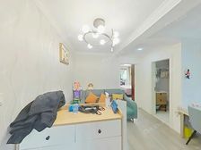 边套全明南北通两房,业主自住精装修,看房预约,诚意出售