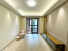 8月新上,瑞虹新城8期中高楼层,绝佳视野采光,诚意出售
