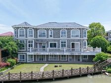 上海蓝堡独栋别墅 临河 花园将近3亩地 豪华装修全明地下室